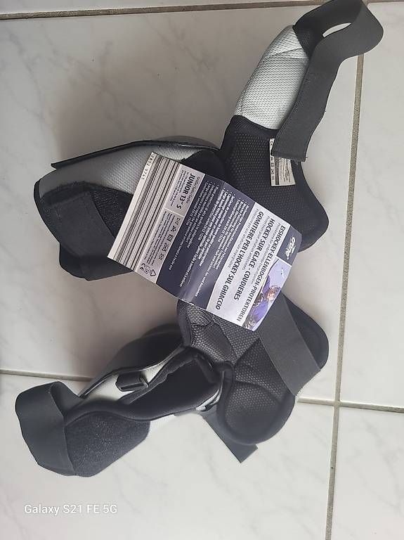 Salvagente: Protezione gomiti per pattinaggio  – Usato da Roveredo GR venduto da drifter88 1
