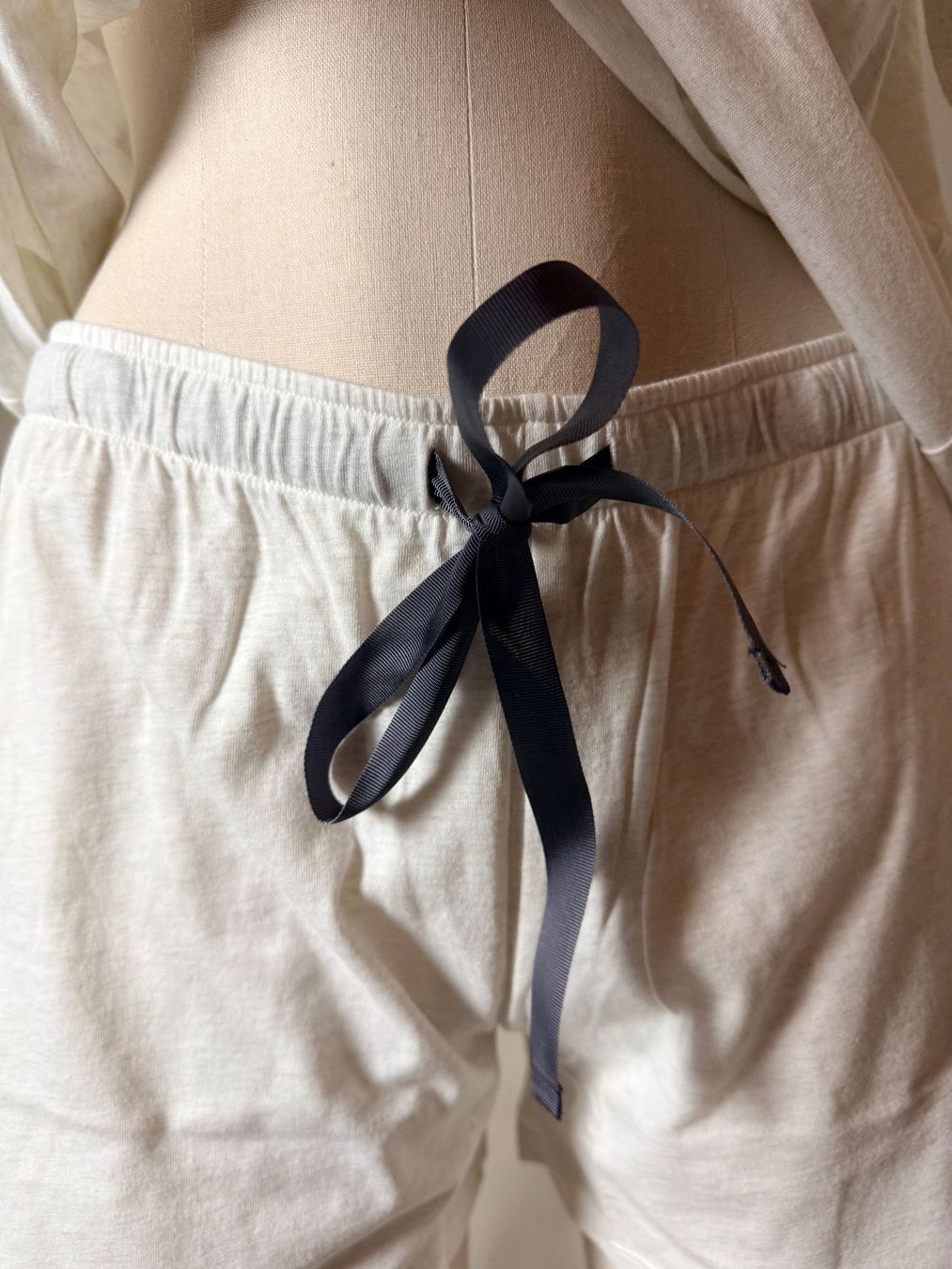 Triumph Negligees & Pyjamas: TRIUMPH, Pyjama-Set kurz, Grösse 40, Farbe Weiss – Neu und originalverpackt aus Rudolfstetten von gst_g7xl 2