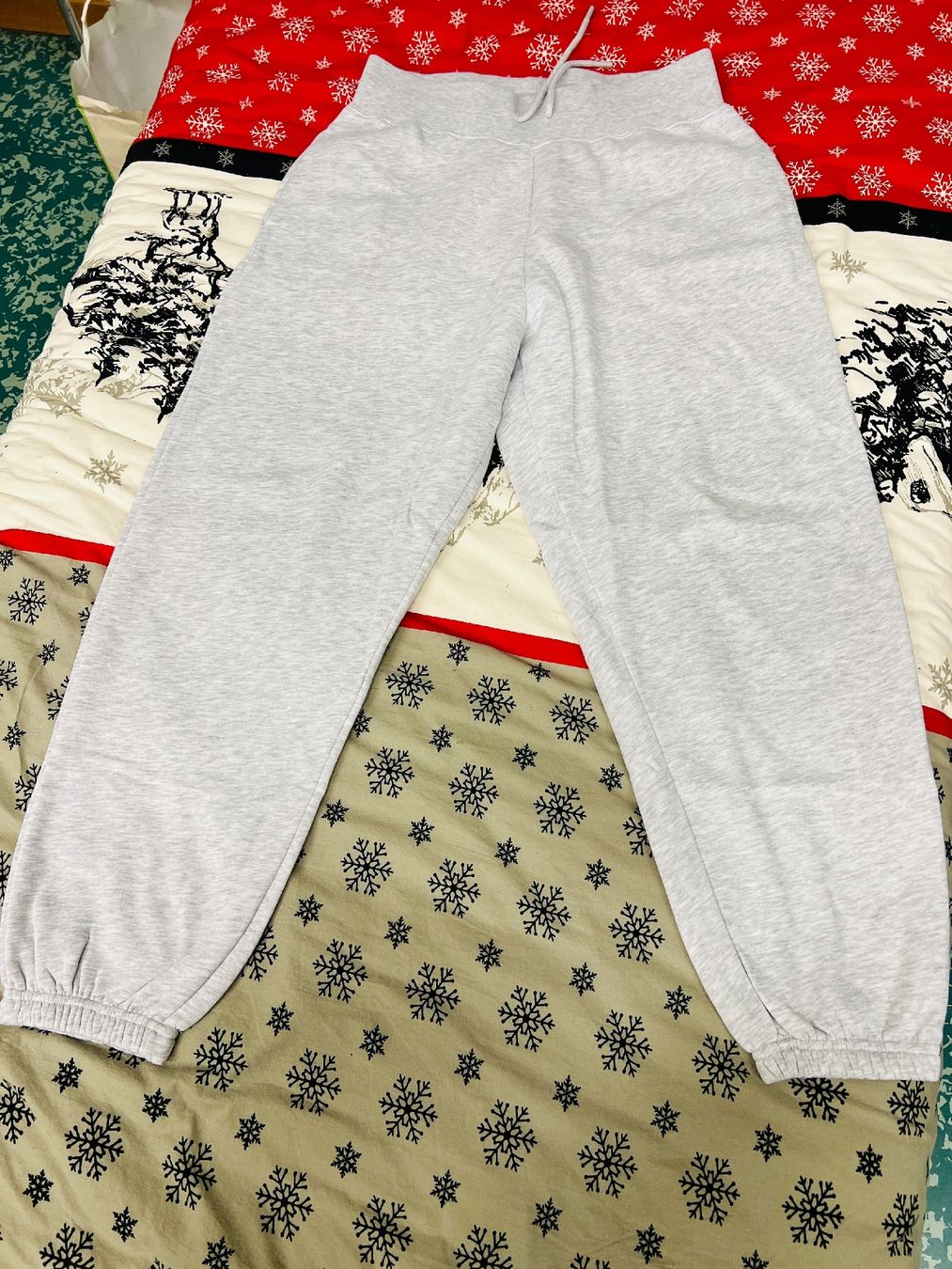 Pantalons: FB Sister Sweatpants Grey Size L used – Neuf (Voir description) à Fribourg par FUJAY-AT123