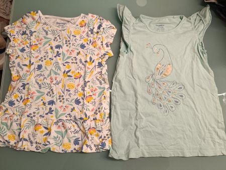 2 T-Shirt 122/128, davon eines neu