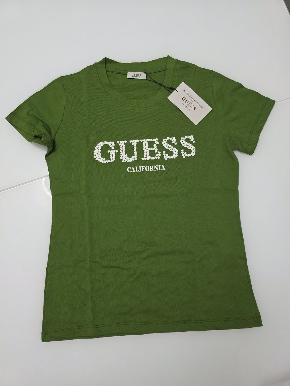 Guess T-Shirts: Guess T-shirt – Neu und originalverpackt aus Bern von Alicebeloto