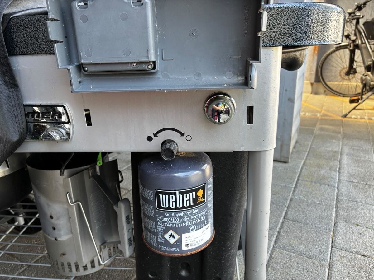 Griglie: Weber Performer Grill Kohlegrill mit Zubehör – Usato da Herzogenbuchsee venduto da Meeret 1