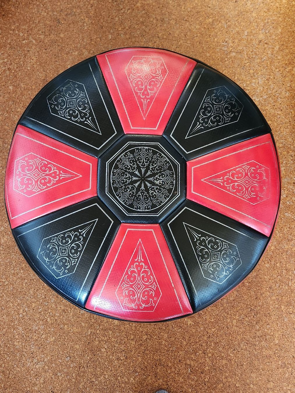Sgabelli: Rundes Pouf Hocker mit orientalischem Muster - Rot/Schwarz – Usato da Herisau venduto da bin_da