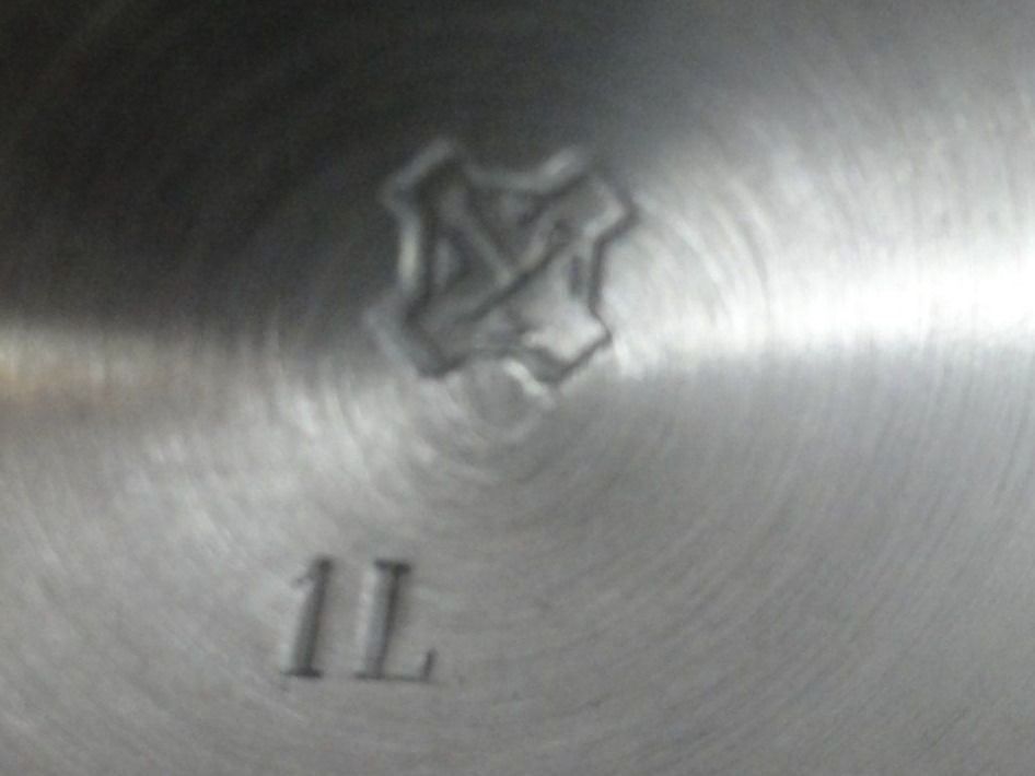 Tutte le decorazioni: Zinnkanne 1 liter  mit Stempel – Usato da Steffisburg venduto da Robinh.17 6