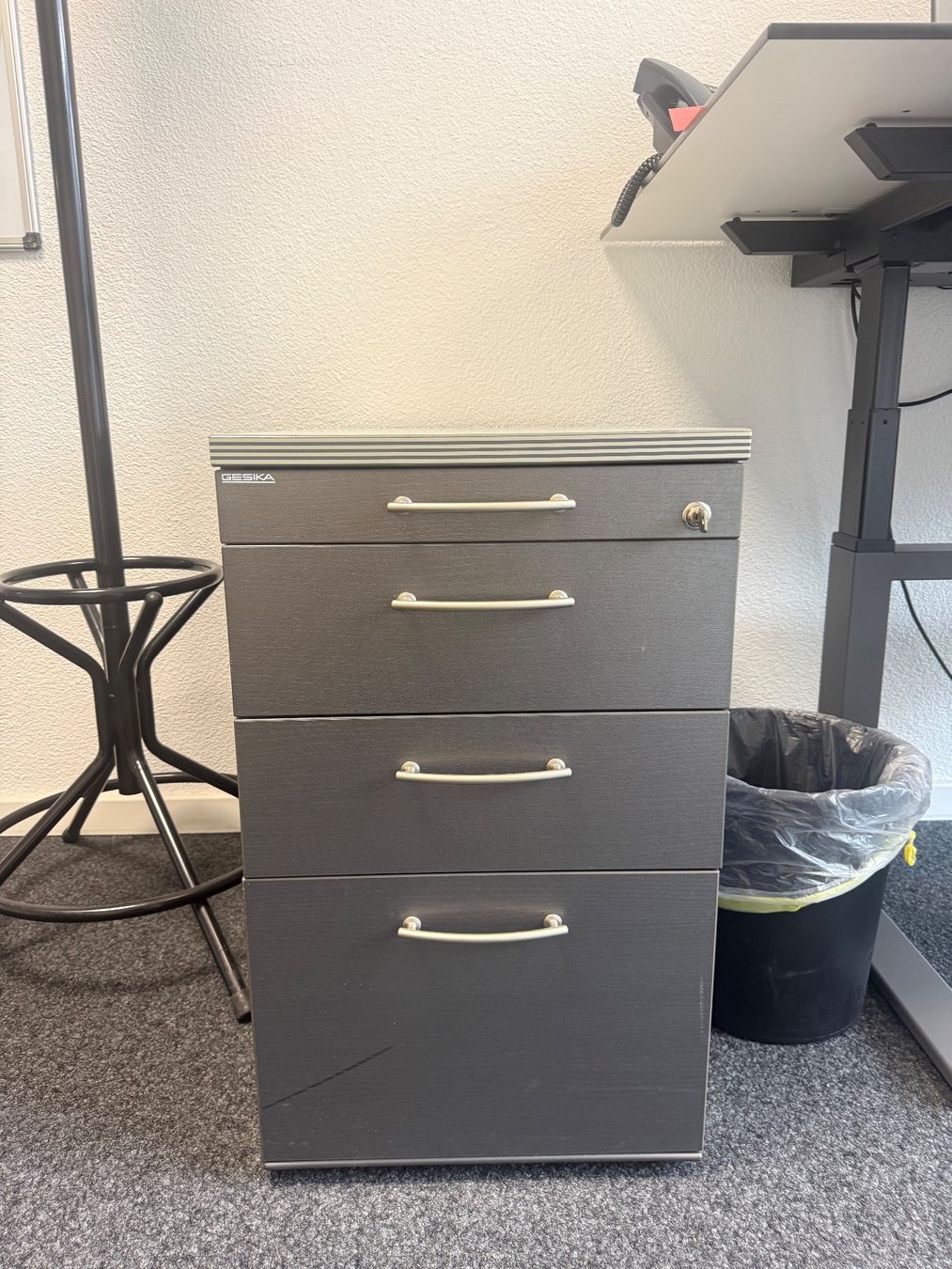 Schränke: Schrank – Gebraucht aus Zürich von off_7ktg 1