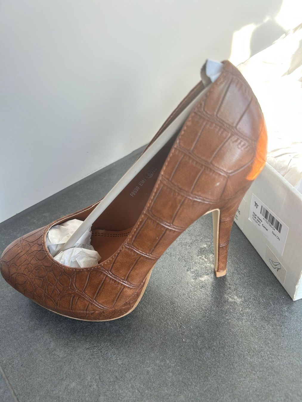 Damenschuhe: Spot ON Damen High-Heel-Stiefelette Grösse 39 – Neu und originalverpackt aus Pratteln von Miki_