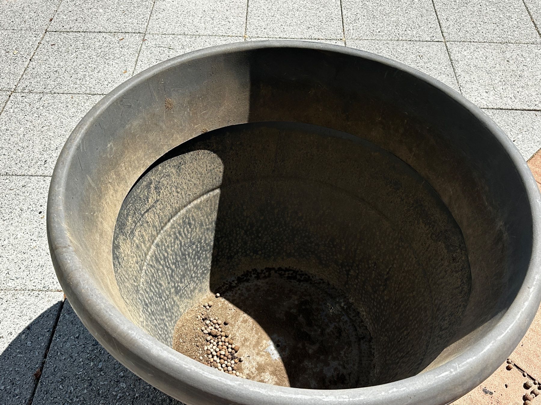 Blumentöpfe: Pflanzen Topf anthrazit 70cm Durchmesser – Gebraucht aus Zuzwil SG von jea_lh9m 1