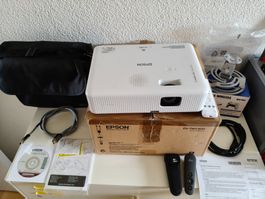 Neu 99.2%💡EPSON🔥CO-FH01✅Full HD🎞️3LCD🚀BEAMER ✨Heimkino🎬