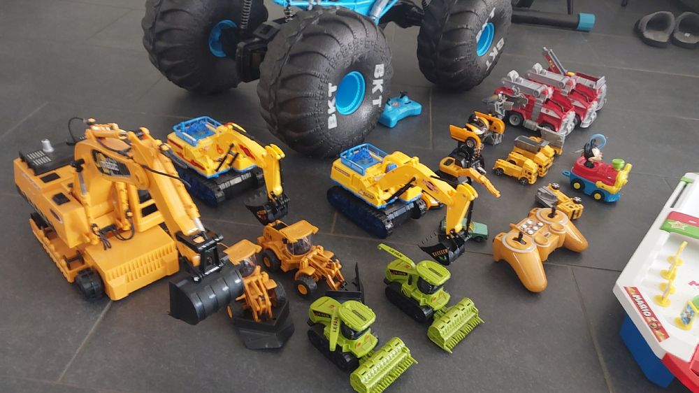 Grosses Spielzeugpaket,Truck, Transformers, Bagger 🚜🚗🚒 (Gebraucht) in ...