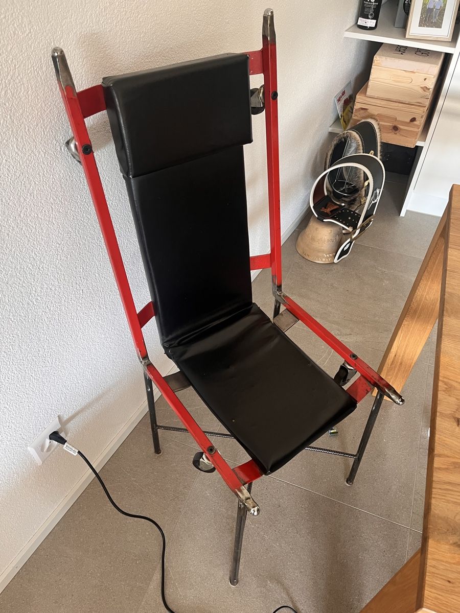 Chaises: Stuhl Rot Schwarz Metall  – D'occasion à Sins par sev_7hng
