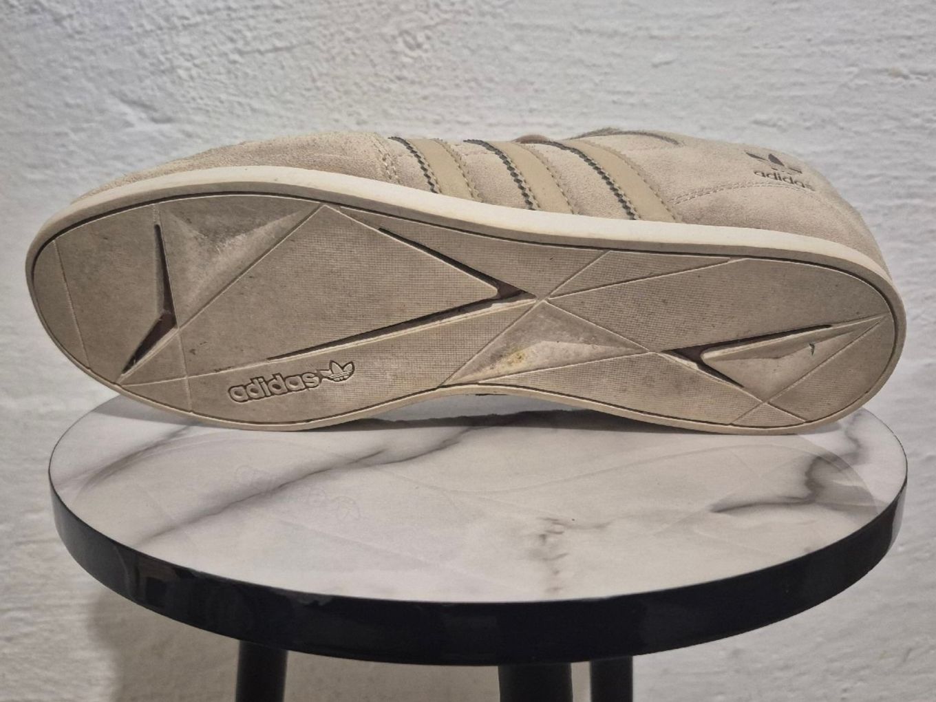 Adidas Herrenschuhe: Adidas Schuhe hellbeige, Grösse 44 – Gebraucht aus Biel/Bienne von XVogel 1
