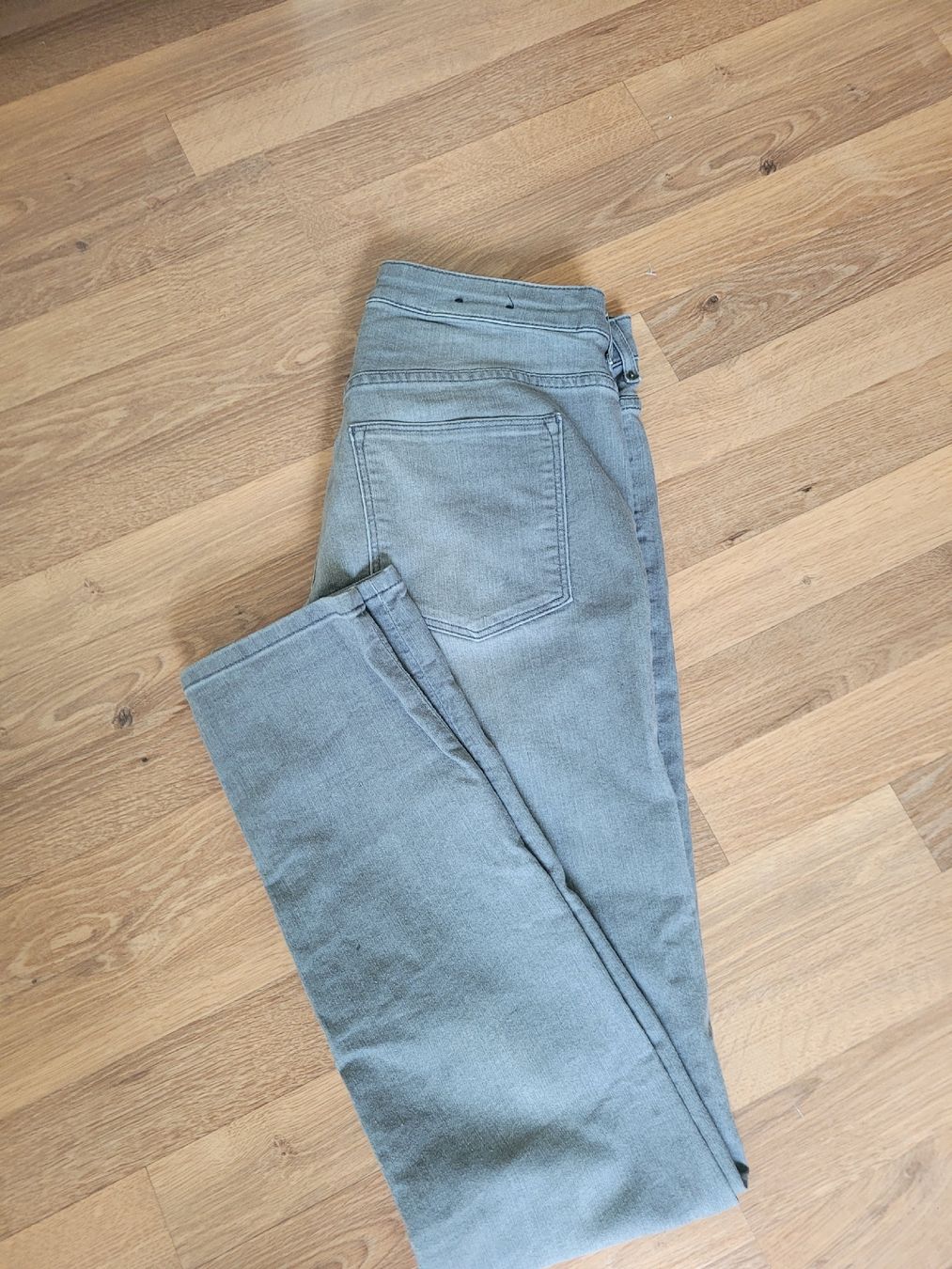 H&M Jeans: Jeans H&M gr 44 – Gebraucht aus Tuggen von Melon 1