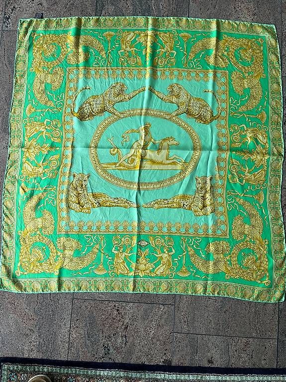 Foulard & Sciarpe: Versace Foulard Seide 100% – Usato da Thalwil venduto da chm_6wdg