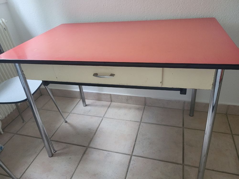 Set di tavolo e panche: Retro Küchentisch mit passenden Stühlen – Usato da Glarus venduto da laura_o 1