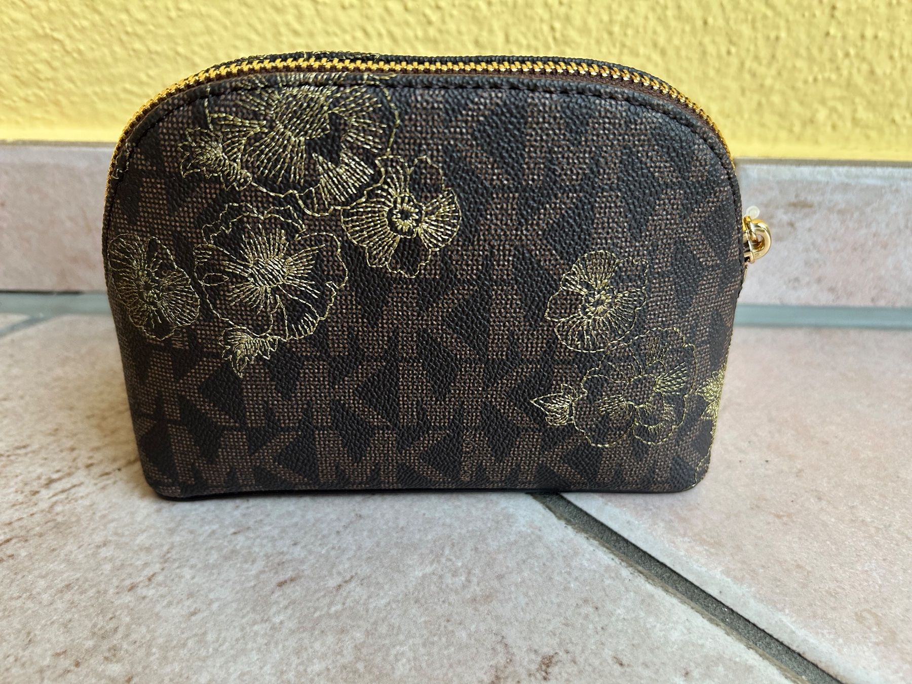 Michael Kors Custodie per cosmetici: Pochette à maquillage Michael Kors – Nuovo (secondo la descrizione) da Oberlunkhofen venduto da Tere5 1