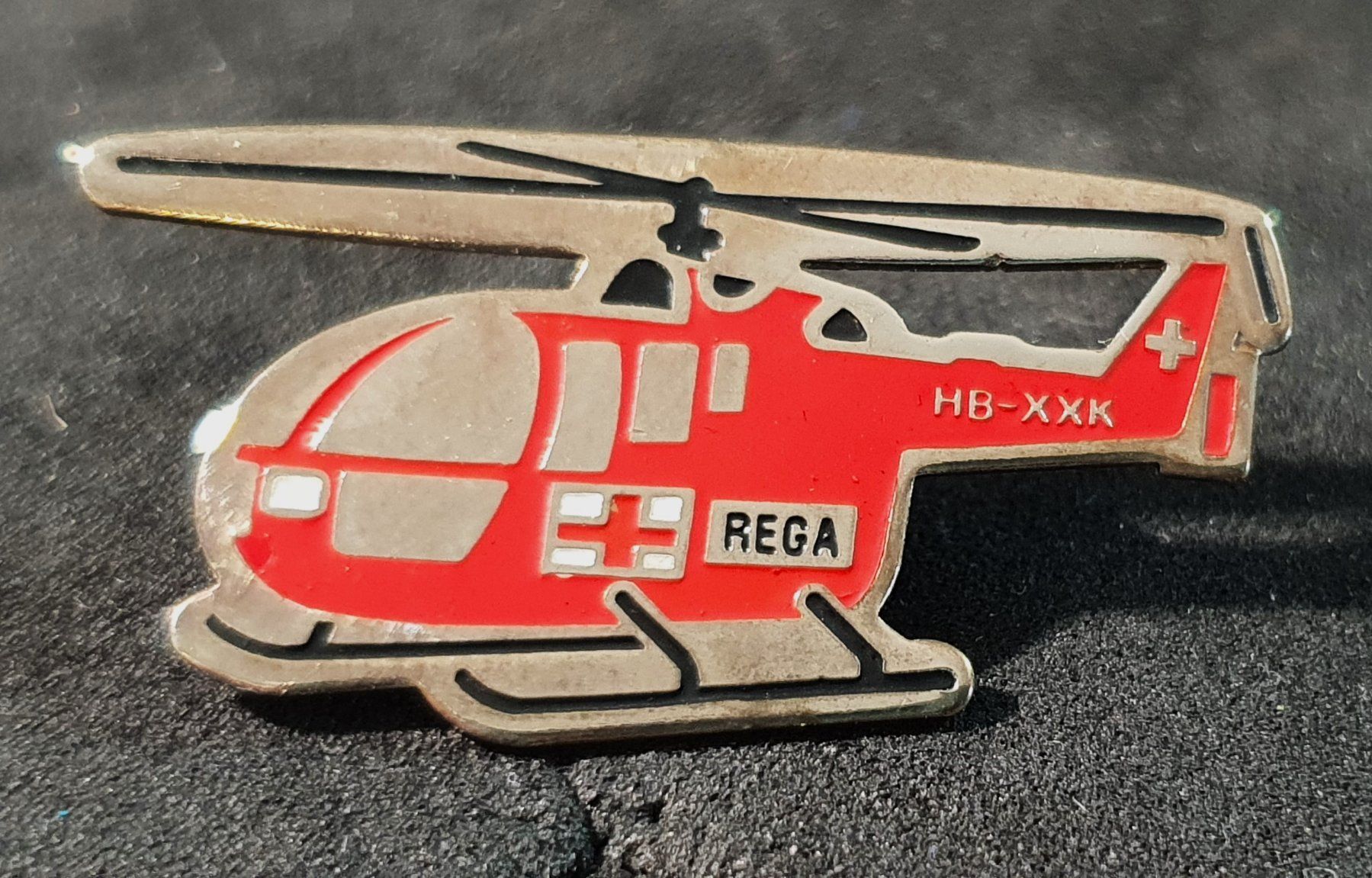 Rega Placchette & Badge: GG080 - Pin REGA Helikopter – Usato da Reinach BL venduto da Boston-Verkauf