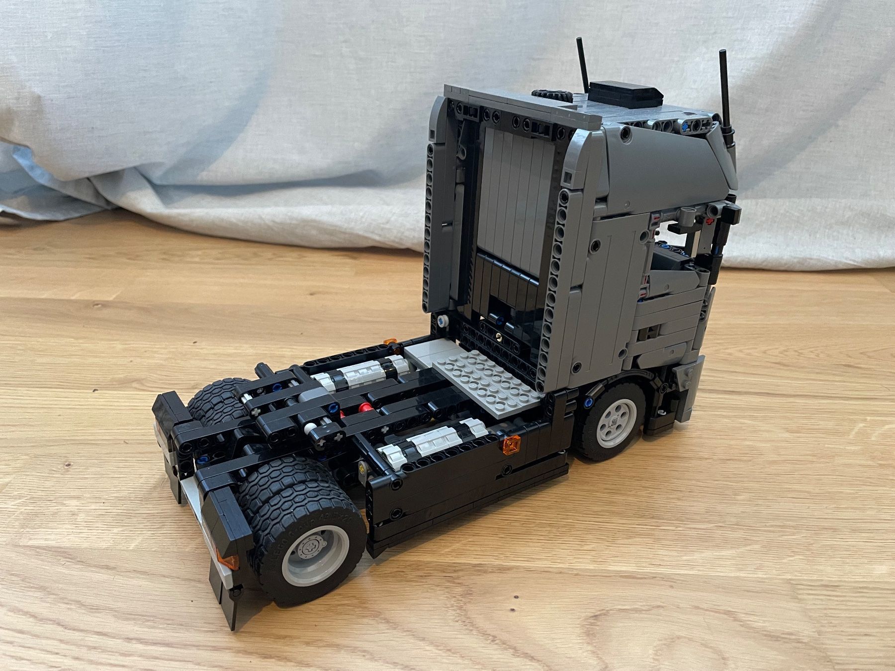 Lego Kit di costruzioni: Lego Technic - Mercedes Actros Lastwagen – Nuovo (secondo la descrizione) da Salmsach venduto da ram82 2