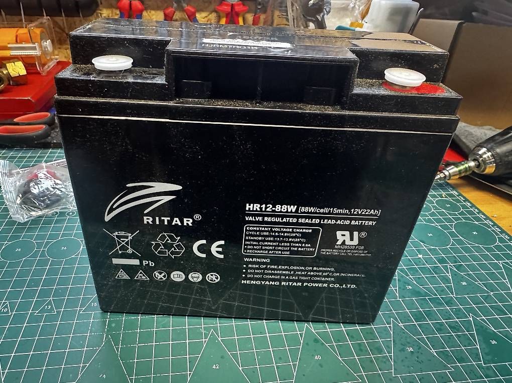 Accus & piles: Batterie 12v 22Ah – D'occasion à Fahrni b. Thun par Joer1