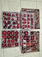 rote Weihnachtskugeln