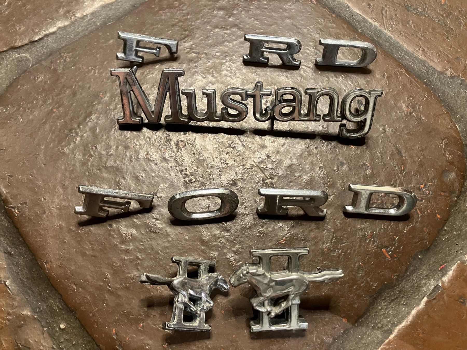 Ford Alle Autoersatzteile: Logos originaux Ford Mustang 2 II – Gebraucht aus Ursy von TestaRossa