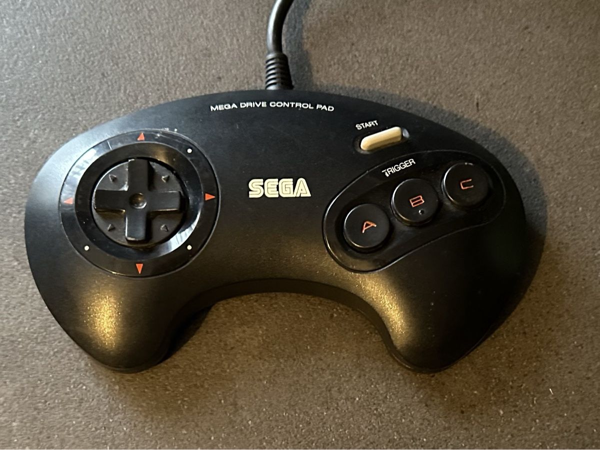 Manettes: SEGA Mega Drive Controller Control Pad – D'occasion à Kestenholz par Naruto_01