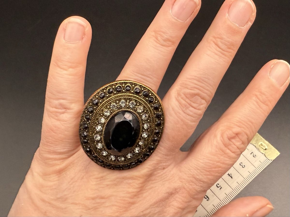 Ringe: Vintage Kristalle Schwarzer Cocktailring Elastische Größe – Gebraucht aus Lamone von LaCantinaMagica 7