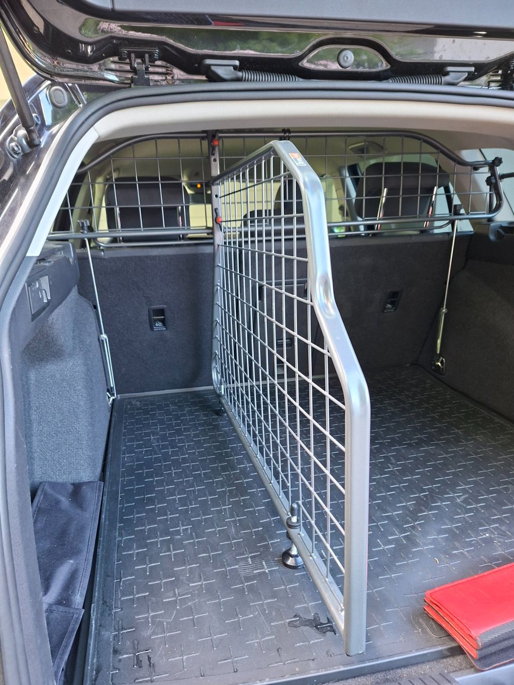 Gabbie, trasporto & Sicurezza: Hundegitter für VW Golf Variant – Usato da Gockhausen venduto da Ghschilling 1
