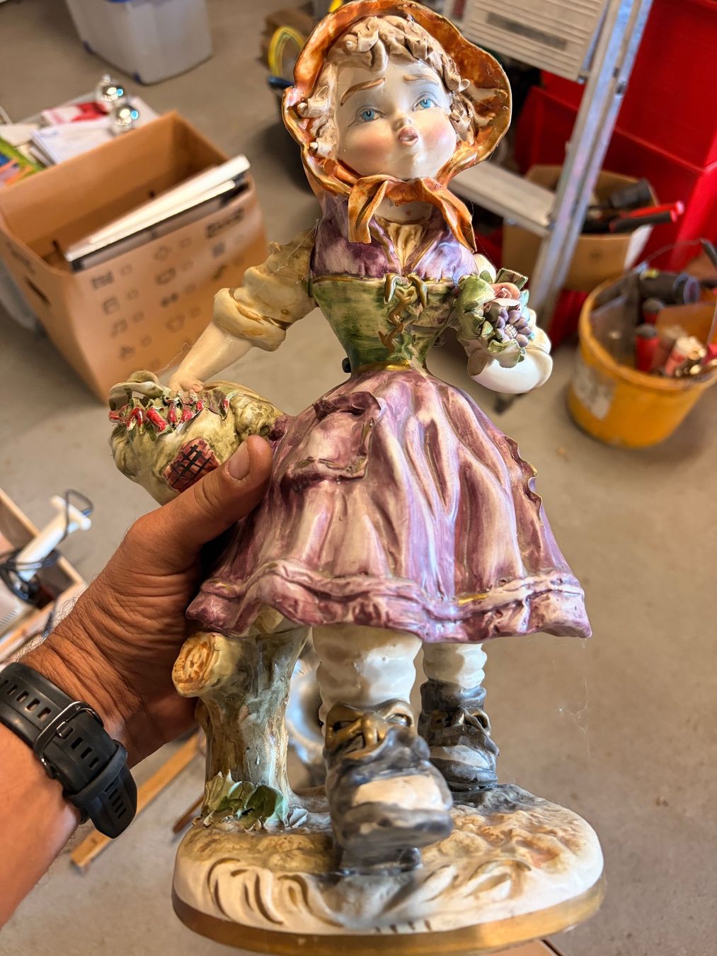 Statuette: Capodimonte Figur Mädchen mit Blumenkorb bunt – Usato da Hägendorf venduto da Kristian2005 2