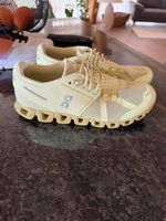 Zwei paar Schuhe