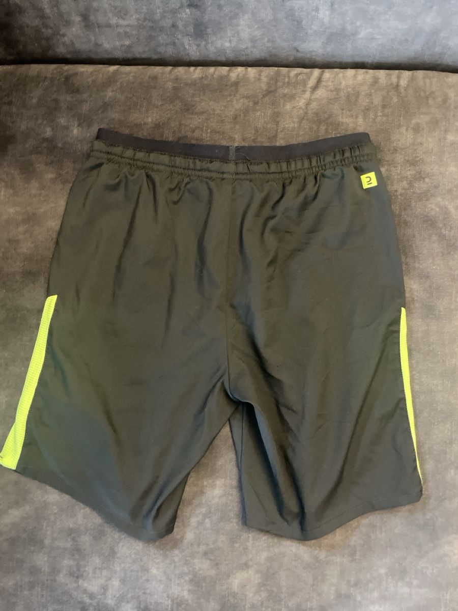 Decathlon Pantaloni: Kipsta Sporthose Grösse 152 – Usato da Pieterlen venduto da sheriff111 1