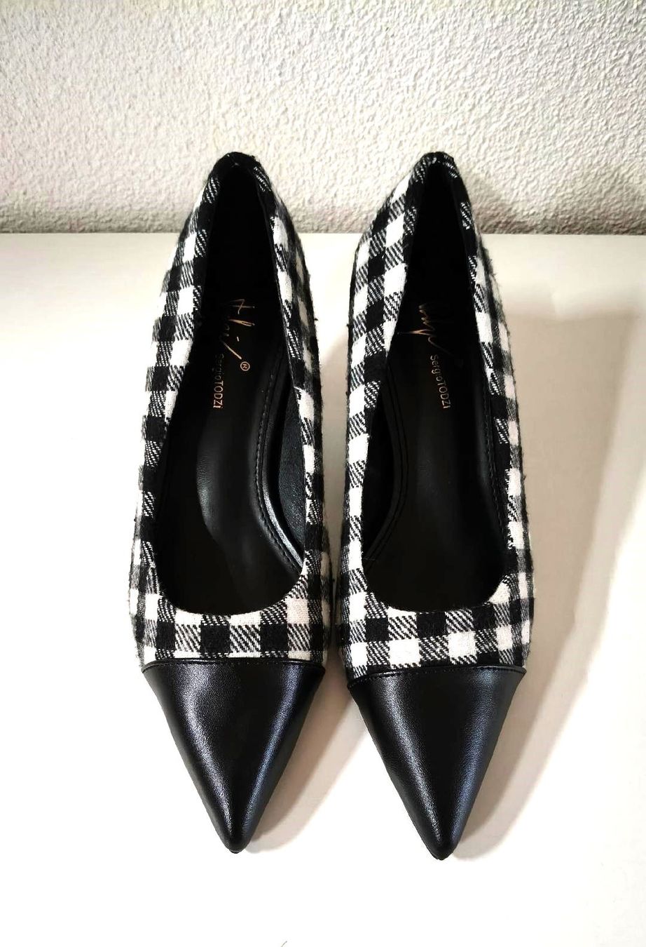 Scarpe da donna: NEUER MODISCHER PUMPS IN SCHWARZ/WEISS, GRÖSSE 37 – Nuovo e nell'imballaggio originale da Dielsdorf venduto da SHOES_BY_SYLVI