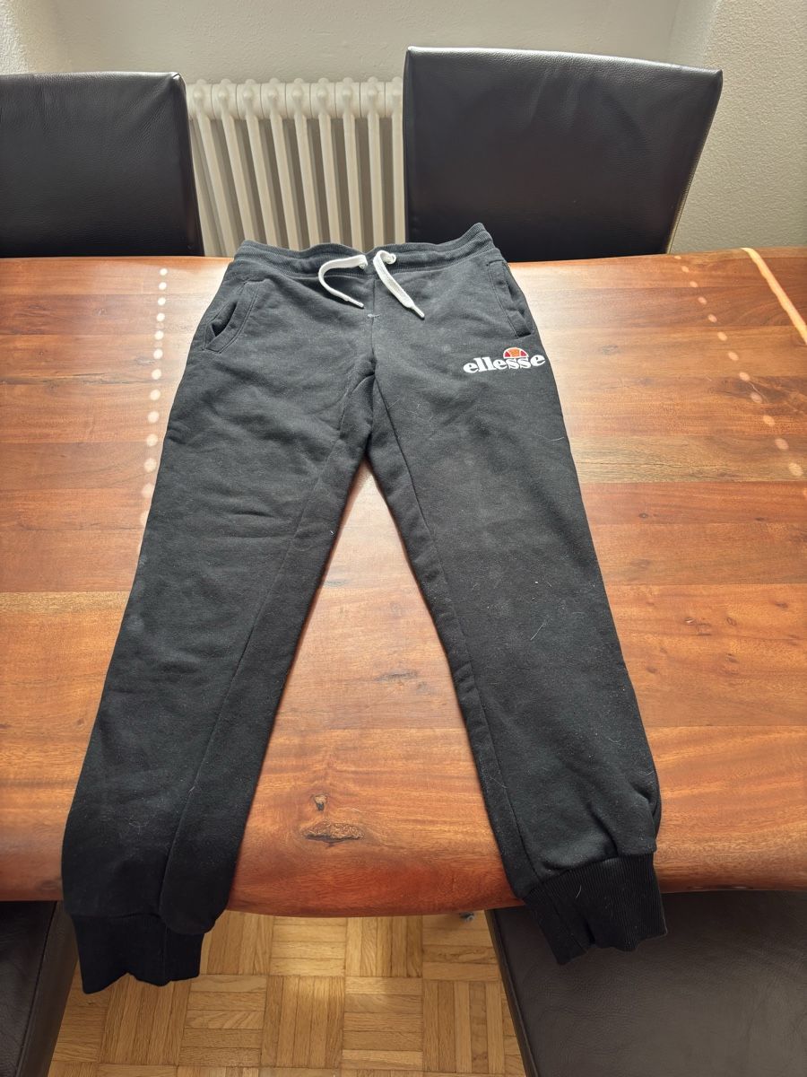 Ellesse Pantaloni: Jogginghose Marke Elesse – Usato da Winterthur venduto da k.katja 2