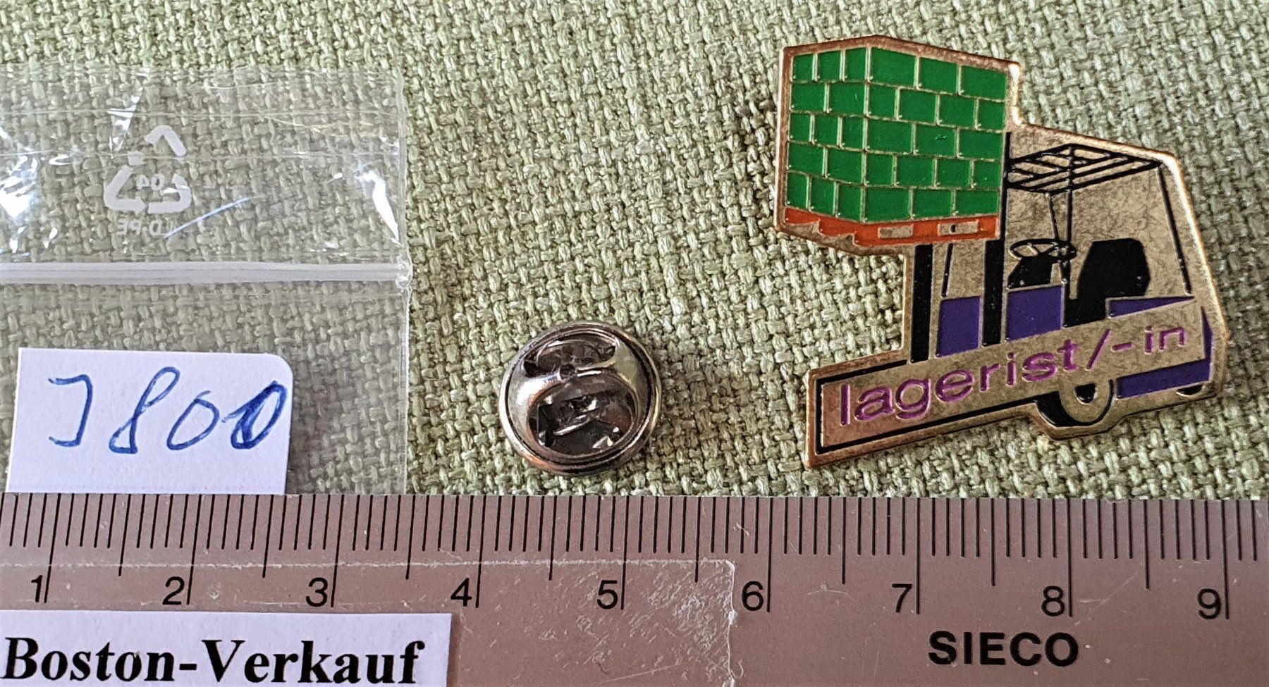 Broschen & Nadeln: J800 - Pin Lagerist/in – Gebraucht aus Reinach BL von Boston-Verkauf 1