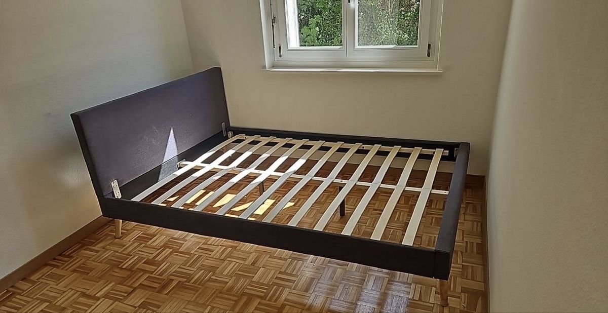 Lits: Bed frame with headboard used – D'occasion à Zürich par ale_67ly