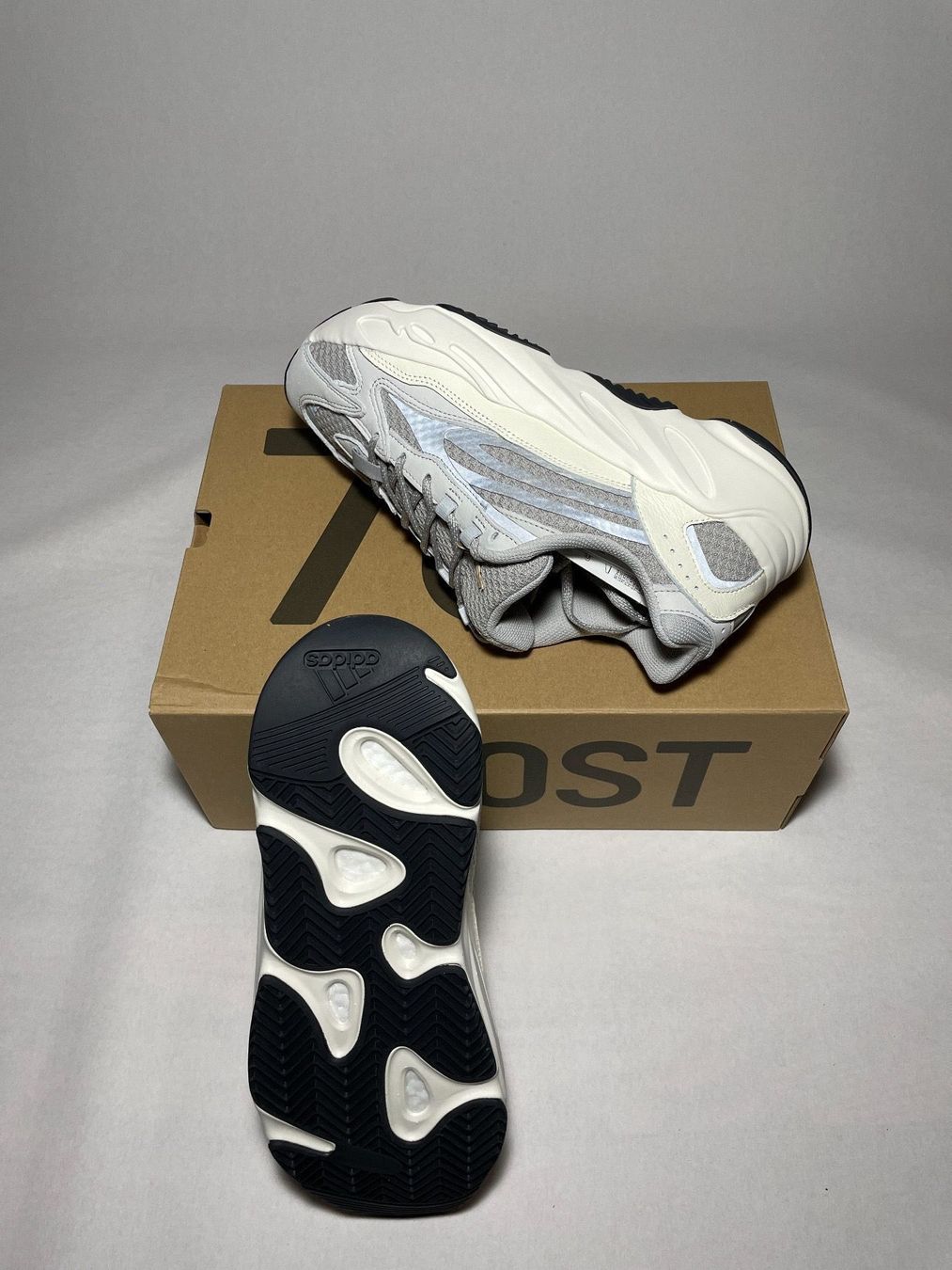 Adidas Scarpe da uomo: Adidas Yeezy Boost 700 v2 Static 2022 44 2/3 – Nuovo e nell'imballaggio originale da Freidorf TG venduto da kickznlacez 1