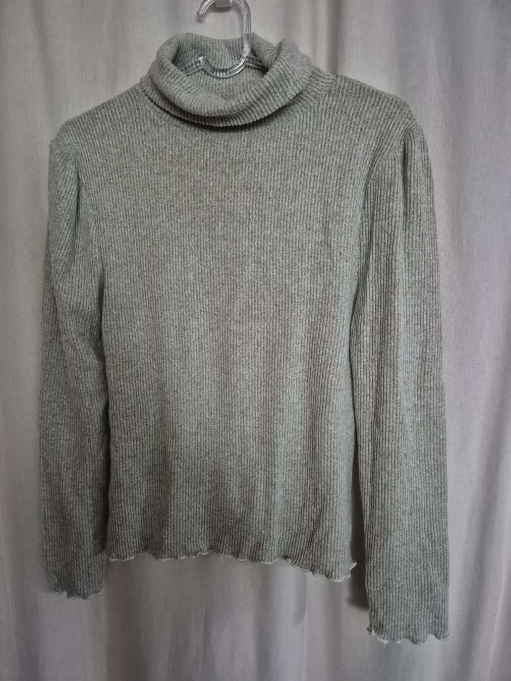 Pulls & Sweat-shirts: Grauer Rollkragenpullover, gerippt – D'occasion à Wichtrach par kne_62tl