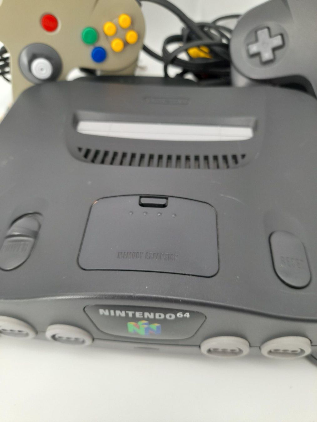 Nintendo Console: Console Nintendo 64 avec deux manettes – Usato da Delémont venduto da Loccaze2015 2