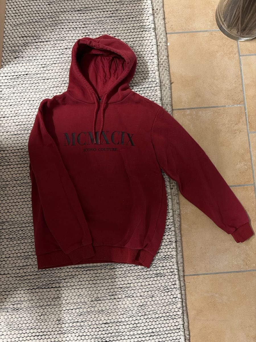 Maglioni & Felpe: New Yorker SMOG Kapuzenpullover rot Grösse L  – Nuovo (secondo la descrizione) da Pfäffikon ZH venduto da anlimalu