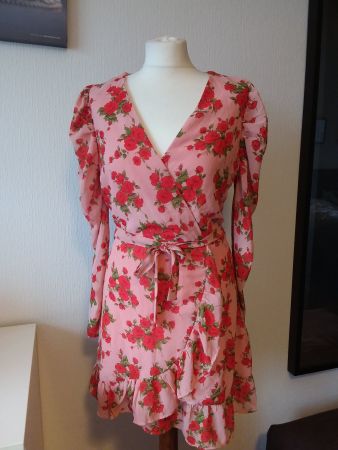 Jolie robe rose MissGuided T40