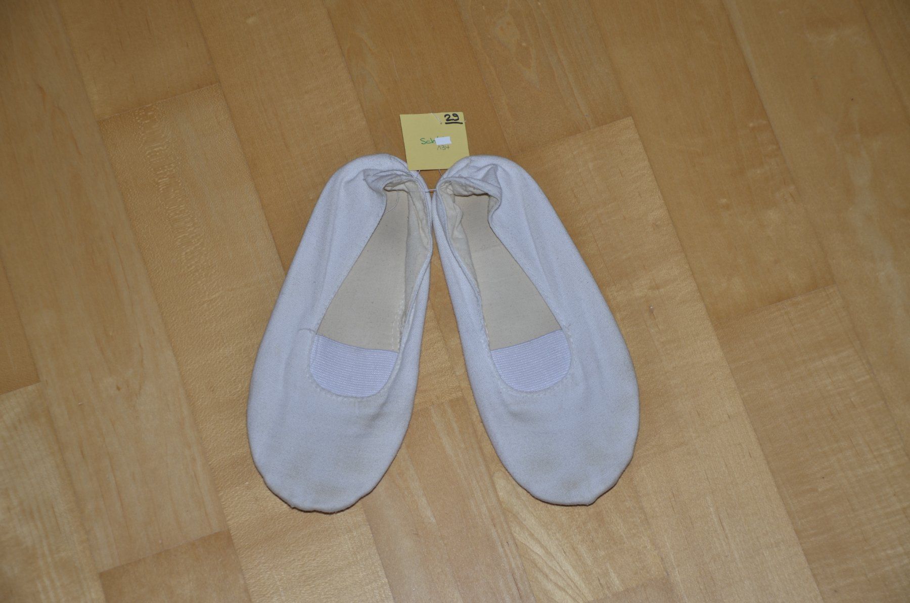 Scarpe per ragazze: Turnschläppli, Gr. 28-29 (Sch134) – Usato da Schmitten FR venduto da giba11