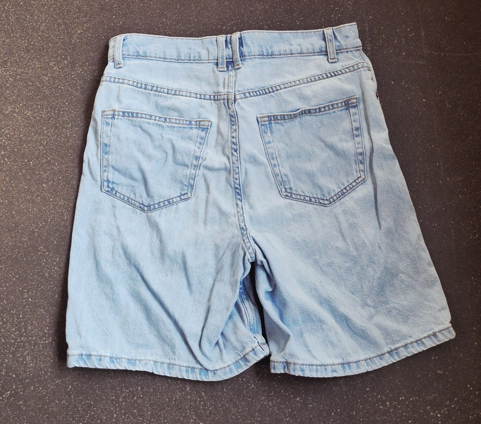 Only Pantaloni: Kurze Jeanshose Grösse XS Only – Usato da St. Gallen venduto da Amelie_73 1
