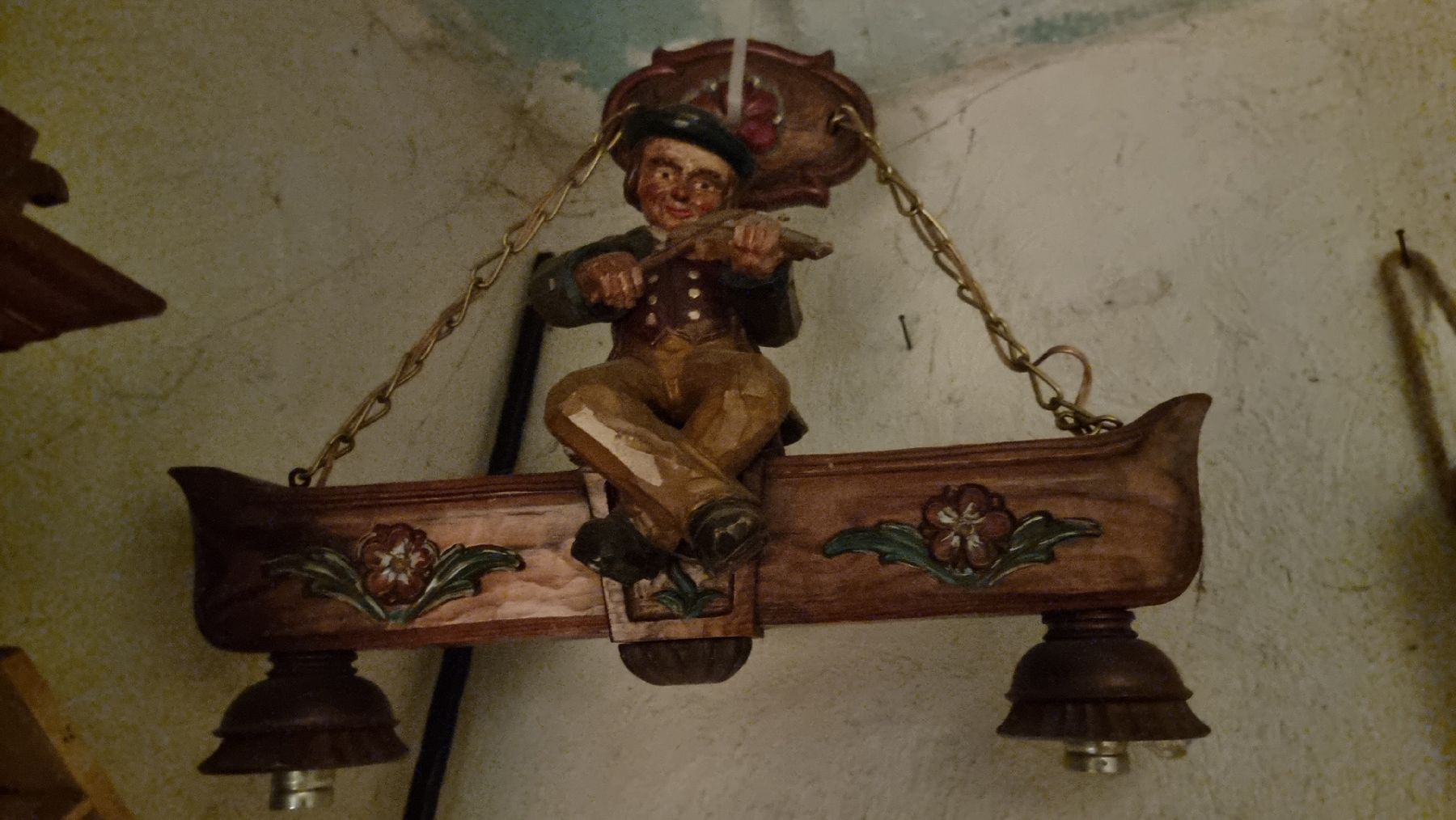 Lampen: Deckenlampe antik Geigenspieler geschnitzt – Gebraucht aus Sils im Domleschg von platin01 2