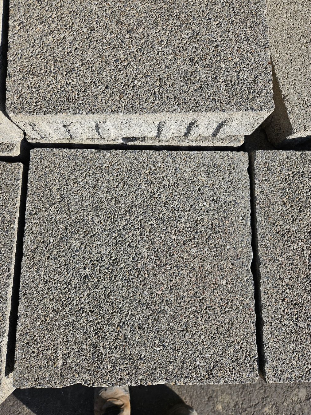 Pietre & tegole: Pflasterstein 25×25×6cm 35m² – Usato da Wasen im Emmental venduto da Yolo.2024