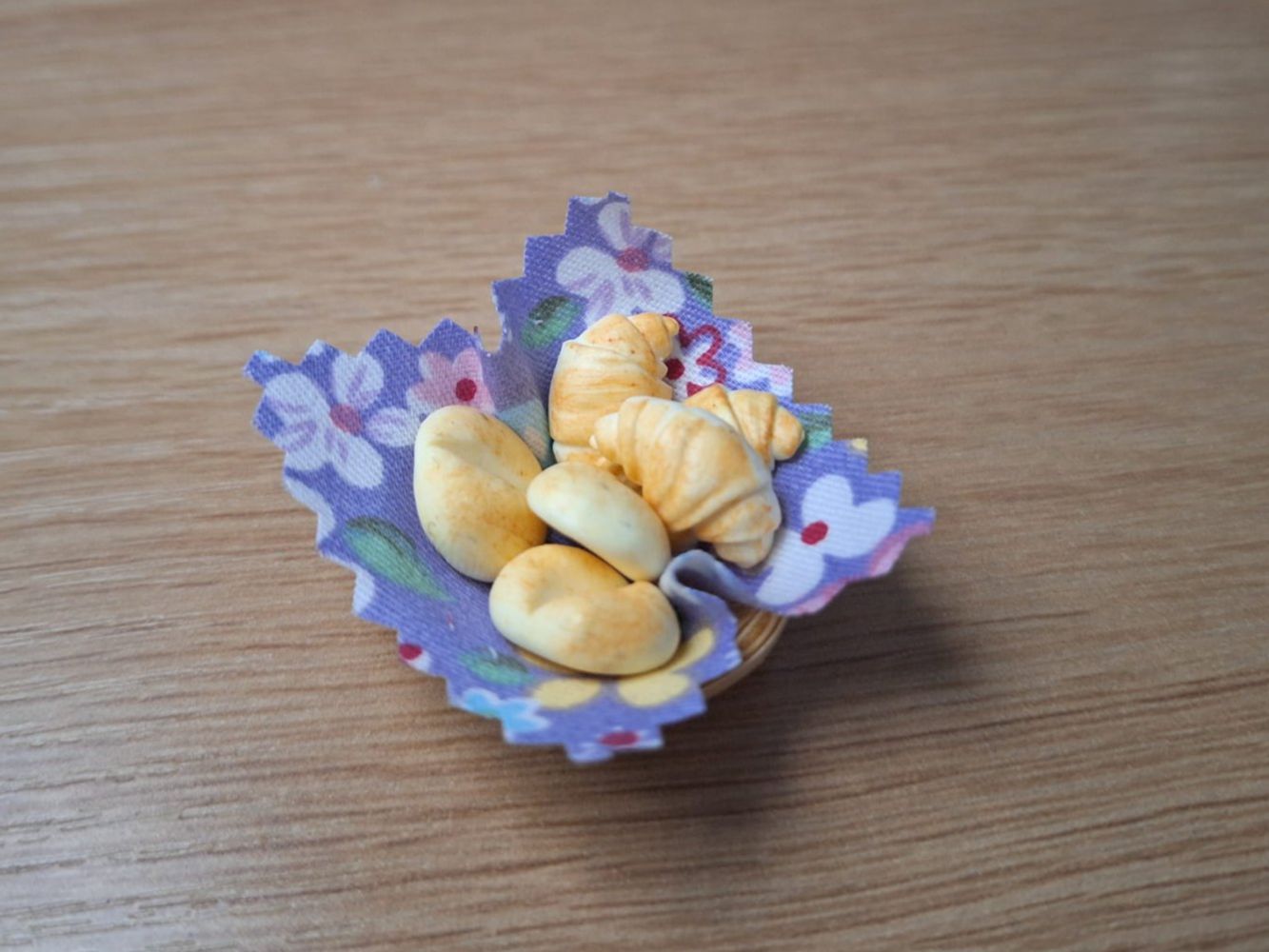 Puppenhäuser & -möbel: Handmade Weggli Gipfeli  im Korb – Neu (gemäss Beschreibung) aus Zürich von HandmadeTinyFood 4