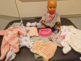 Spielpuppe mit viel Zubehör inkl. Buggy