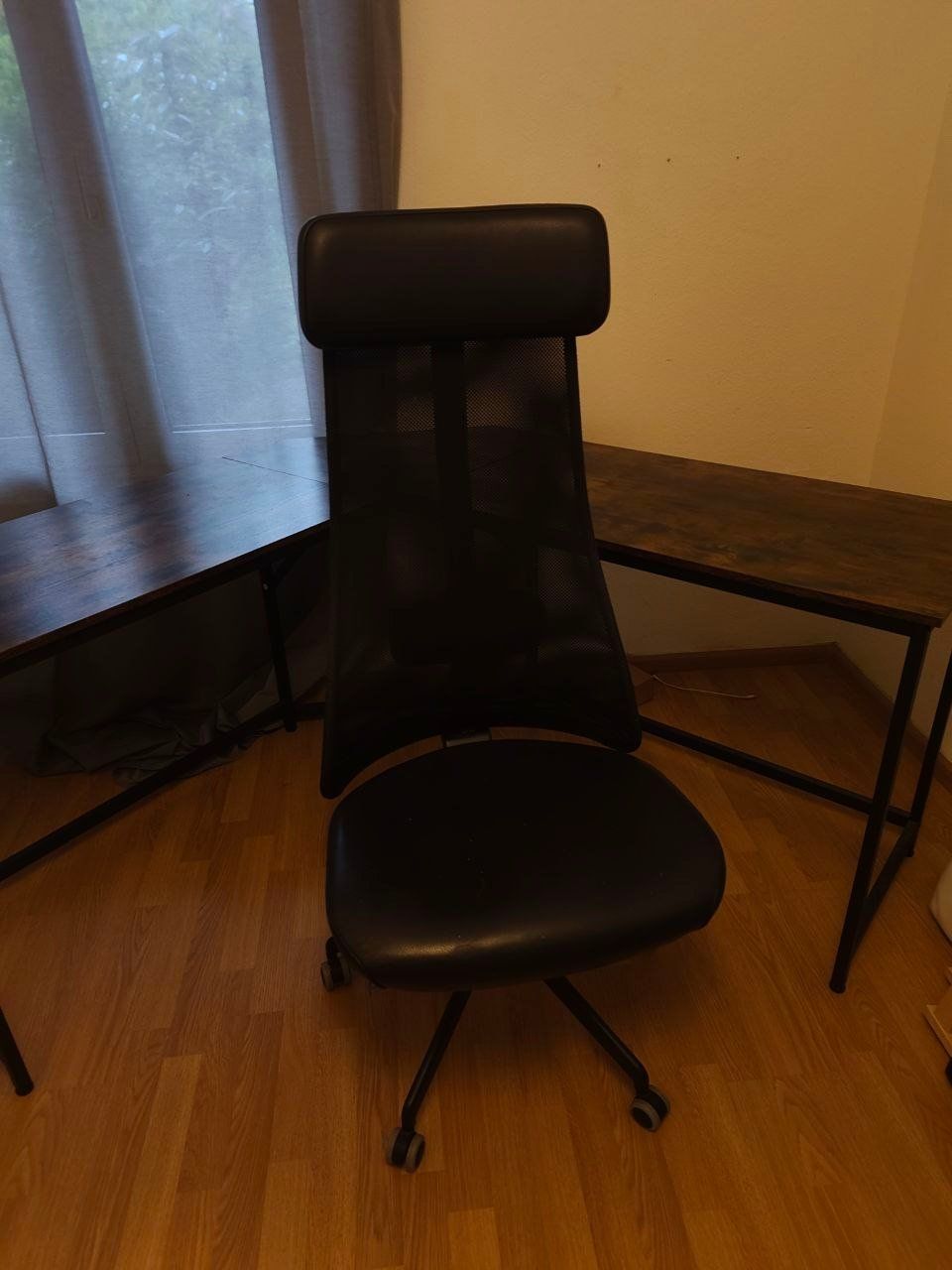 Sedie a rotelle: IKEA JÄRVFJÄLLET Office chair without armrests – Usato da Basel venduto da hmo_vd6m