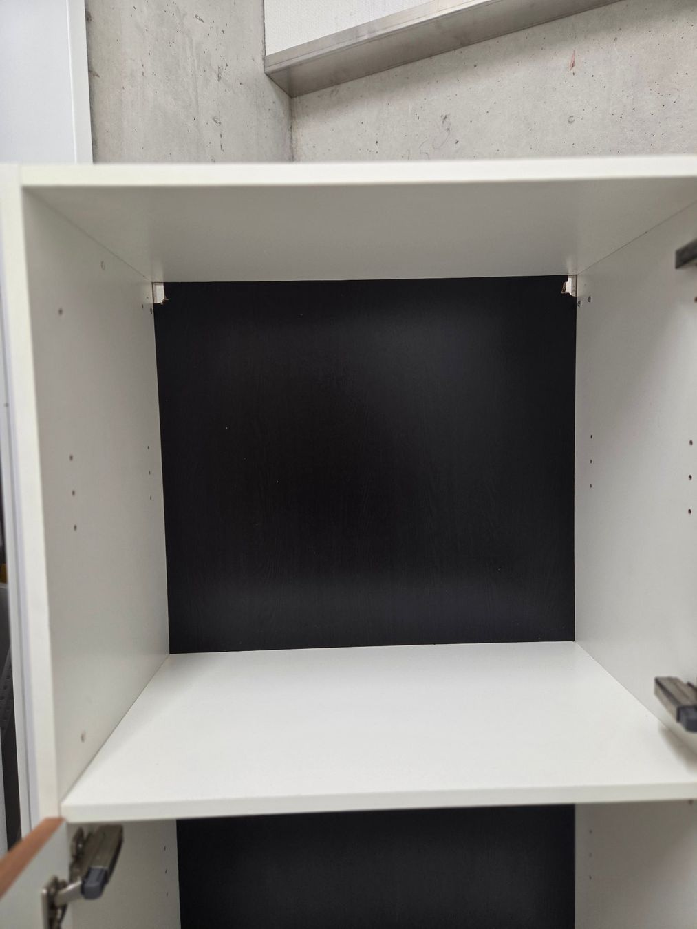 TV Möbel: TV Wall cabinet white with 2 doors walnut effect – Gebraucht aus Gockhausen von Alv_cer 6