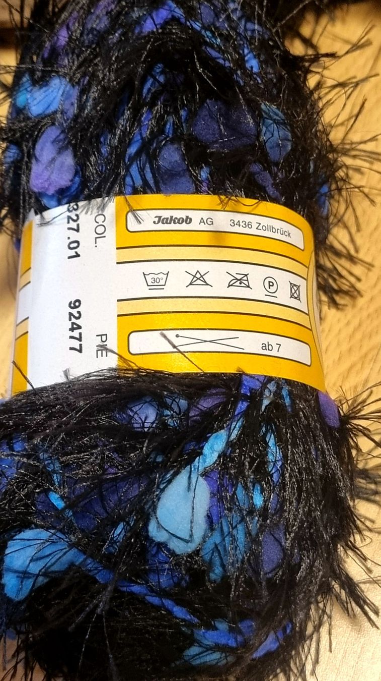 Wolle: 14 Bernetta Confetti Wolle Polyester à 50g "Fancy fur"-Art – Neu (gemäss Beschreibung) aus Effretikon von lenalisa63 2