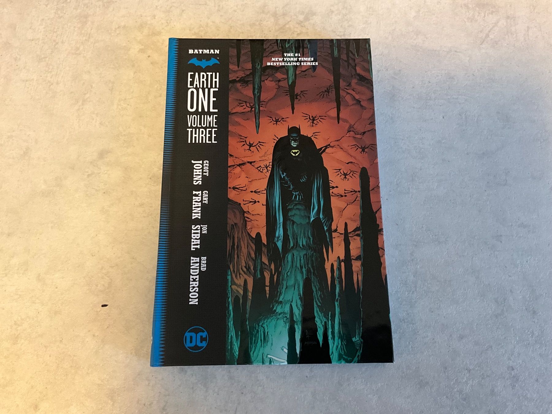 Comics: Batman: Earth One Vol. 3 – Gebraucht aus Agriswil von Ueli03