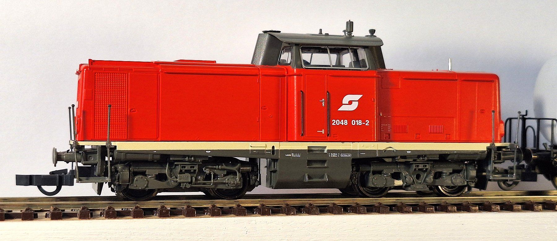 Roco Modellini di ferrovie: ÖBB 2048 mit Güterzug – Usato da Bern venduto da BahnliebhaberRe420 2